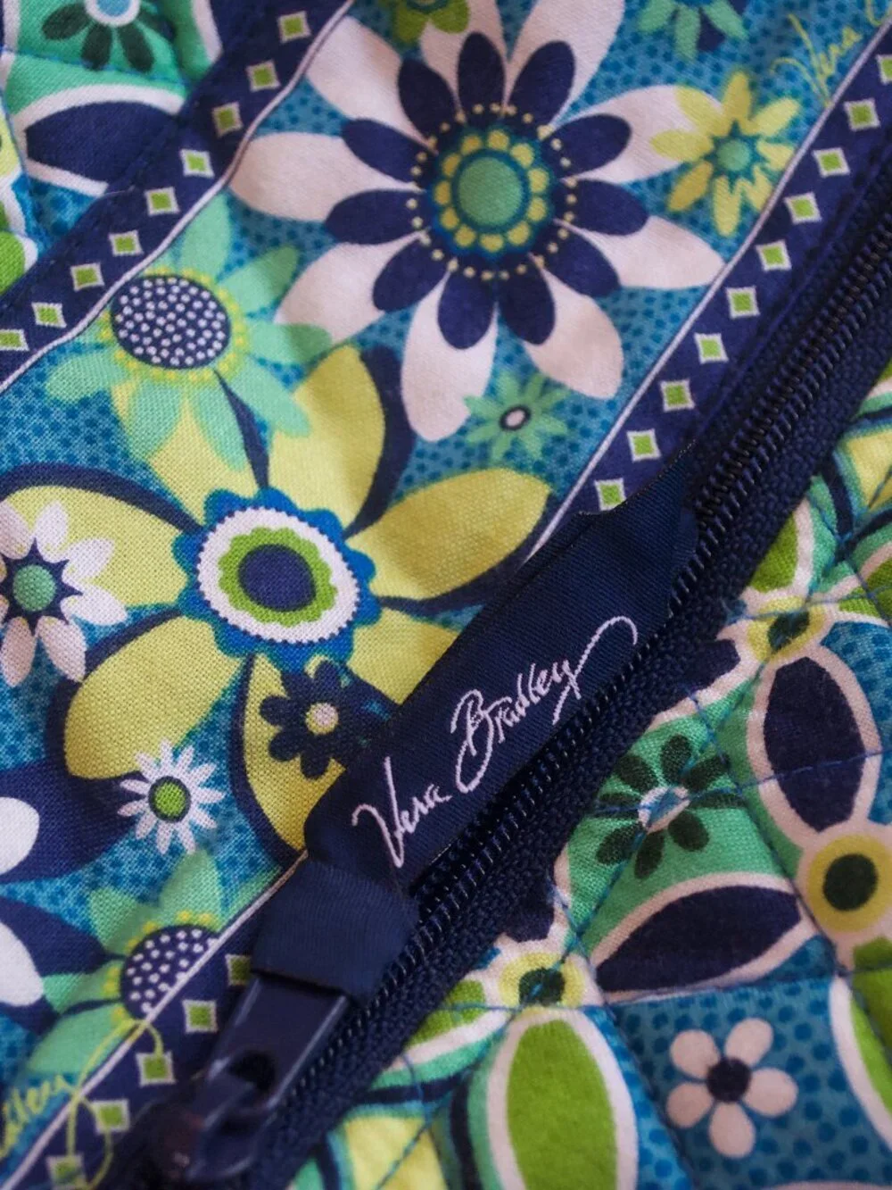 Vera Bradley Tall Zip Quilted Tote in Blue Green “Daisy Daisy”Pattern